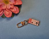 Sleutelhanger reisdagboek charm | journal binder hanger accessoire | vliegtuig koffer luchtballon wereldbol