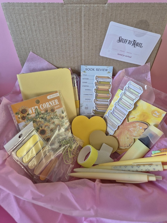 bookish bundles geel: journaling cadeauset met A6 notitieboekje, magnetische boekenlegger en stickers | 17-delig