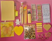 bookish bundles geel: journaling cadeauset met A6 notitieboekje, magnetische boekenlegger en stickers | 17-delig