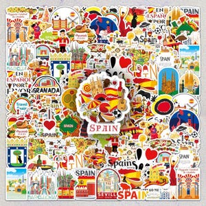 Pu&ograve; includere: Una collezione di adesivi colorati con icone culturali spagnole. Gli adesivi presentano immagini di ballerine di flamenco, monumenti architettonici, cibo e la bandiera spagnola. La parola "Spagna" &egrave; ben visibile su molti adesivi, con vari design e forme.