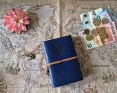 Vintage notitieboek kompas | blauw lederen travel journal met scheepsroer | cadeau reiziger