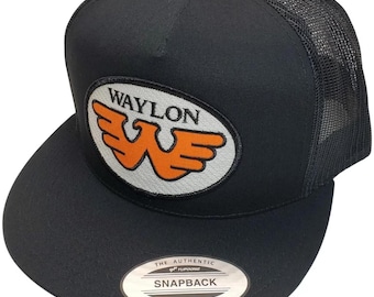Gorra Waylon Jennings con parche, gorra de camionero Yupoong, cierre ajustable de malla negra, gorra vintage de música country bordada, un regalo perfecto para él.