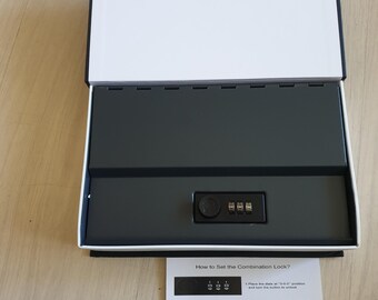 Cassetta di sicurezza con chiavi.