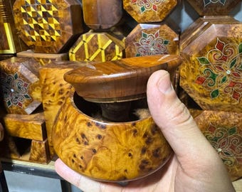 Aromatic Thuya Wood Handmade Ashtray with Natural Odor-Neutralizing Scent.