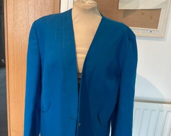Blazer formal azul con hombreras, estilo new wave vintage de los 80, talla mediana