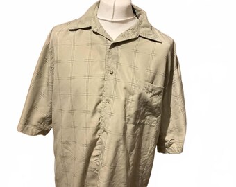 Camisa vintage de los años 70 con cuello de daga verde y estampado geométrico, talla grande.