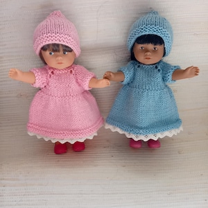Corolline Mini-Kleidung, 20 cm, schlichtes Kleid, Haube, Pumphose