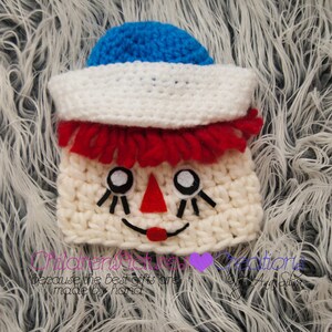 El patrón de muñeca de trapo de crochet ahora incluye calentadores de piernas