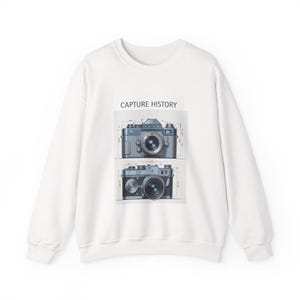 Vintage Camera Photographer Crewneck Sweatshirt, Retro Photography Gift, History Lover Jumper, Unisex Sweatshirt, Camera Enthusiast Top,