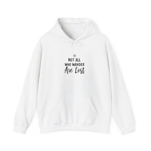 Nicht alle, die wandern, sind verloren Hoodie - Kuscheliges Unisex-Sweatshirt für Abenteurer, Reiseliebhaber, Geschenk für Naturbegeisterte, perfekt für Partys, Partys oder einfach nur so.