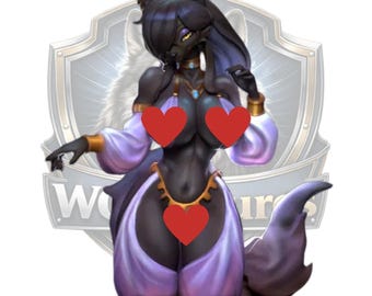 Könnte beinhalten: Eine schwarz-violette Figur eines weiblichen, wolfsähnlichen Charakters mit schlanker Statur. Sie trägt ein lila-weißes Outfit mit goldenen Akzenten. Die Figur hat ein detailliertes Design und ist vor einem verschwommenen Hintergrund mit einem Schild platziert.