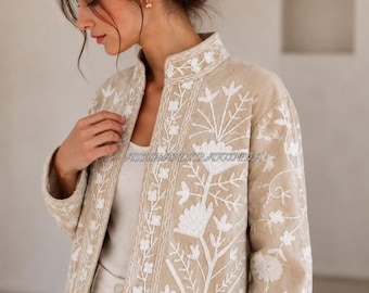 Veste Suzani en velours faite main | Manteau bohème beige brodé de fleurs | Cadeau pour elle