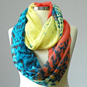 Christmas Sale, Printed scarf, chunky cowl, circle scarf, chunky scarf, infinity scarf, spring scarf, scarves, tube scarf, gift for mom