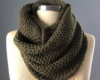 Mother's Day Sale, Cowl scarf, handmade scarf, unisex scarf, knitted scarf, chunky scarf, infinity scarf, hunter green, Best Gift idea