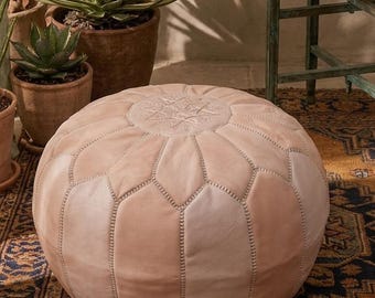 Puf marroquí de piel color crema – Cojín de suelo otomano hecho a mano – Decoración minimalista bohemia neutra para el hogar