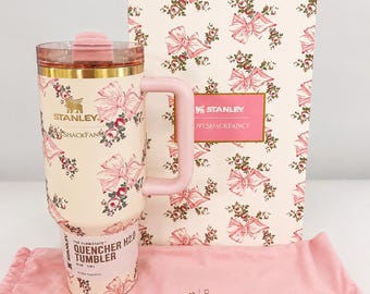 Stanley Love Shack Fancy Quencher 40OzCup Stainless SteelTumbler Rosa Beaux Pink