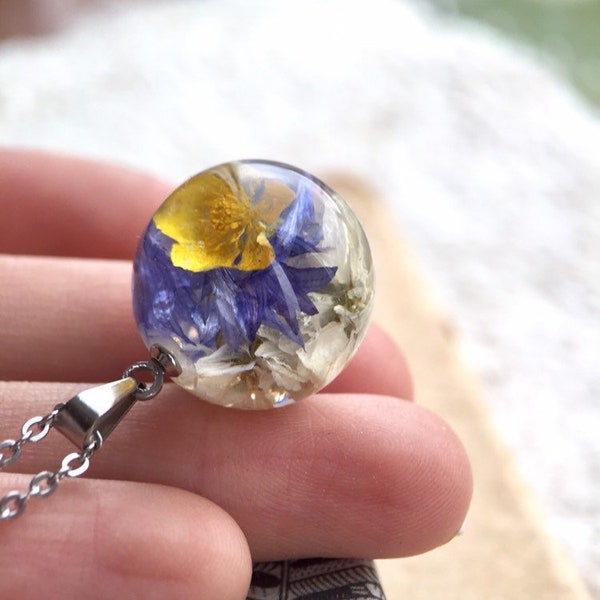 Wildflowers necklace. Floral jewelry for her. Mothers Day Gift. Unique gifts idea floral pendant. Resin Flower jewelry mother day gift ideas