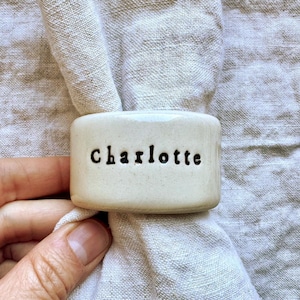 Personalisierte Serviettenringe aus Keramik – Handgemacht aus Steinzeug – Tischdekoration -Hochzeitsgeschenk