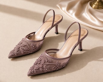 Zapatos de tacón bajo con tira trasera y estampado floral de malla, ideales para vestidos de novia, invitadas a bodas, cruceros de lujo, yates y moda de resort.