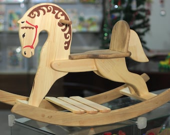 Caballito balancín de madera para niños pequeños