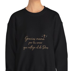 Gracias mamá crewneck sweatshirt | Spanish gratitude script with cross