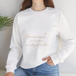 Gracias mamá crewneck sweatshirt | Spanish gratitude script with cross