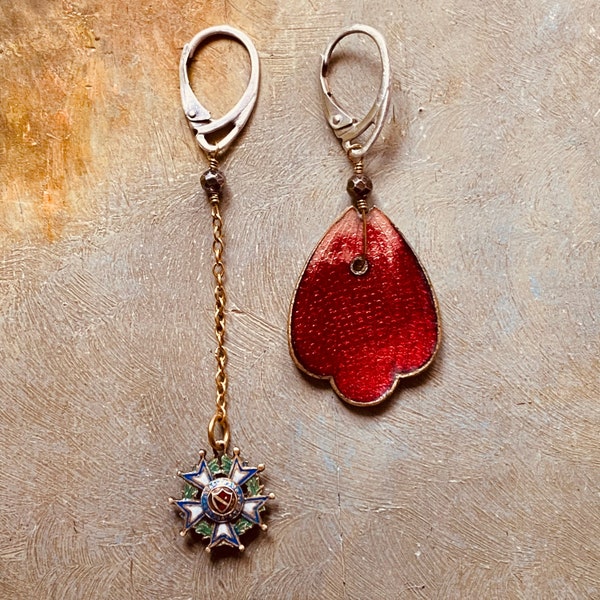 Red petal! earrings, antique , vintage