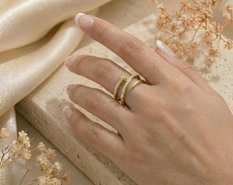 Anillo de oro con forma de clavo, engaste de cristal, banda abierta ajustable, joyería minimalista llamativa.