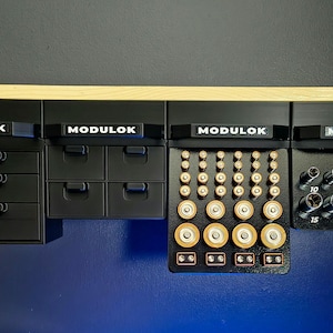 Modulair opbergsysteem onder planken | Startpakket met 4 modules | Stopcontactorganizer, batterijhouder en ladeopbergruimte | Modulok