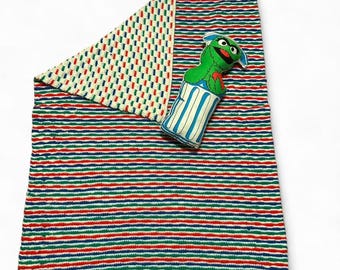 赤ちゃん・幼児向けヴィンテージ手編みかぎ針編みブランケット、オスカー・グラウチ セサミストリート枕