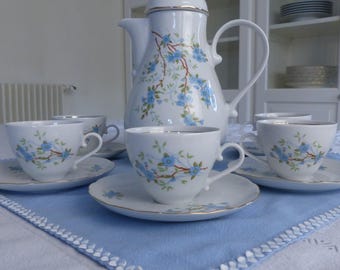 Vintage Kahla DDR-Kaffeeservice, blaues Porzellan mit Blumenmuster, 6 Tassen mit Untertassen, Kaffeekanne