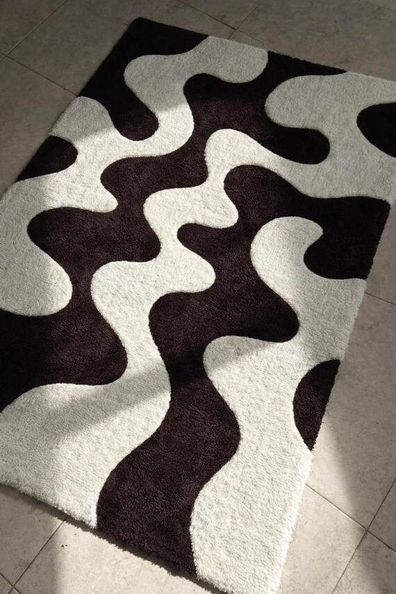 Luxury Black & White Wave Pattern Rug – Modern Showroom Style