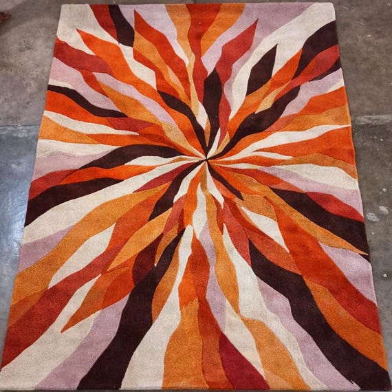Retro Sunburst Tufted Area Rug, Warm Sunset Flame Floor Carpet, Modernist Groovy Accent Rug
