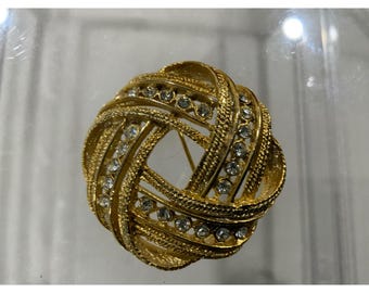 Vintage Gold Tone Love Knot Brooch Clear Rhinestone Textured Rope Pin Womens