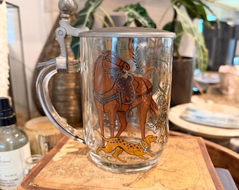 Jarra de cerveza de cristal vintage / Tapa de peltre con diseño de caballo ecuestre - Artículos de bar alemanes