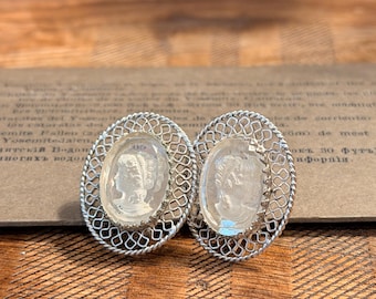 Pendientes de clip con camafeo y filigrana vintage / Cristal tallado en intaglio tono plata / Pendientes llamativos de estilo victoriano