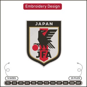 Peut inclure: Un motif de broderie représentant un emblème en forme de bouclier avec le texte JAPAN et JFA. Le design inclut un corbeau noir à trois pattes sur une bande verticale rouge sur fond blanc avec une bordure dorée. Inclut 5 tailles et 15 fichiers.