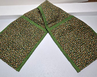 Vintage Calico Double Pocket Casserole Carrier, Retro 1970s Floral Pan Handler Pot Holder, Handmade Quilted Double Mitt Trivet