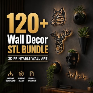Puede incluir: Una pared oscura con varias piezas de decoración mural negras, incluyendo una cabeza de lobo, una cabeza de ciervo, una calavera y una nota musical. El texto "120+ Wall Decor STL BUNDLE" se muestra encima del arte. La imagen también muestra macetas colgantes con vegetación.
