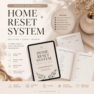 Puede incluir: Un cuaderno de trabajo imprimible para el hogar titulado "Home Reset System" con el lema "Declutter, Clean, Refresh". La imagen incluye una tableta y varias guías impresas, como una lista de verificación de limpieza y guías por habitación.