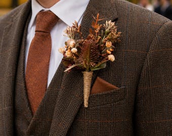 Rustikale schottische Distel-Ansteckblume, orangefarbene Herbst-/Hochzeitsblume, Jute-Boutonnière