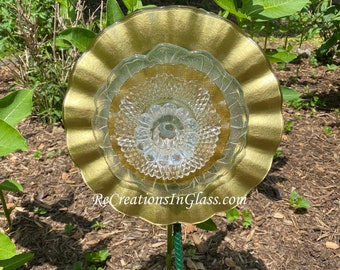 Glass flower. Garden art. Suncatcher. Forever flower. Garden totem.Sunflower.Decorative glass.Upcycled glass flower.Repurposed glass flower.