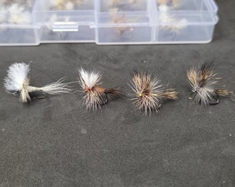 Caja de moscas secas Match the Hatch. 50 moscas secas atadas a mano.