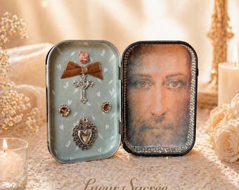 Altare tascabile di Cristo — Reliquiario cattolico fatto a mano — Collezione di figure sacre