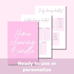 Puede incluir: Un paquete de limpieza del hogar rosa con texto en blanco. El paquete incluye listas de verificación de limpieza diarias y semanales. El texto "Ready to use or personalize" está en la parte inferior de la imagen.