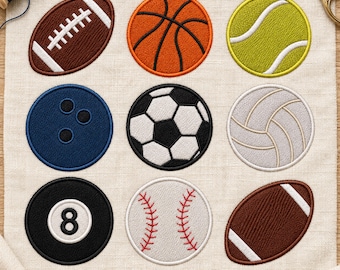 Könnte beinhalten: Ein besticktes Stoffquadrat mit neun runden und ovalen Sportball-Aufnähern: ein brauner Football, ein orangefarbener Basketball, ein gelb-grüner Tennisball, eine blaue Bowlingkugel, ein schwarz-weißer Fußball, ein weißer Volleyball, eine schwarze Acht-Ball-Billardkugel, ein weißer Baseball und ein brauner Football.