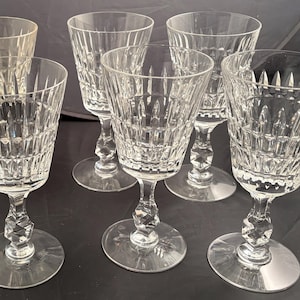 Vintage Kristall Weingläser 6er Set, Diamantschliff Glaswaren, facettierte Knob Stem Wassergläser, elegante MCM Barware Mid Century Kristall