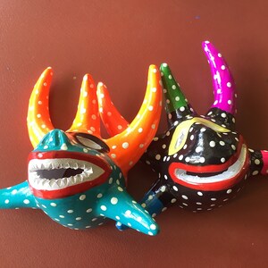 Pair of five horned Vejigante masks, ceramic, hand carved, hand painted, decorative, made in Puerto Rico Souvenir image 3