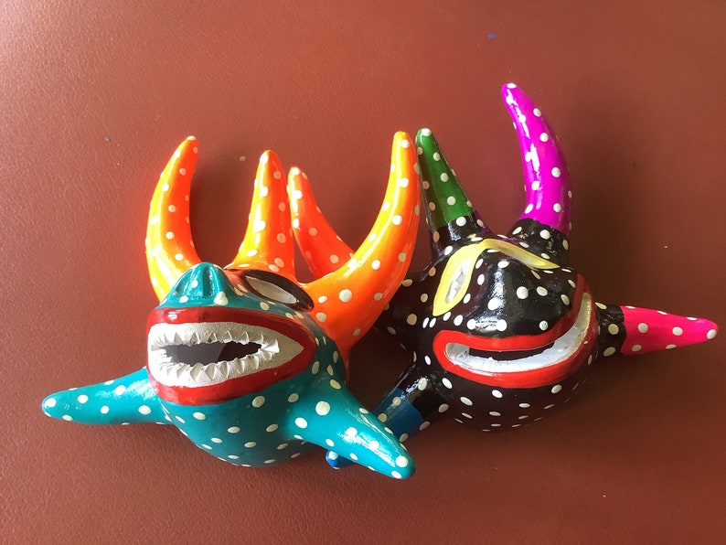 Pair of five horned Vejigante masks, ceramic, hand carved, hand painted, decorative, made in Puerto Rico Souvenir image 3