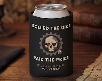 Porta-latas personalizado com o nome do seu clube, inspirado no jogo de dados com caveiras em fantasia sombria, perfeito para lembrancinhas de festa de Halloween.